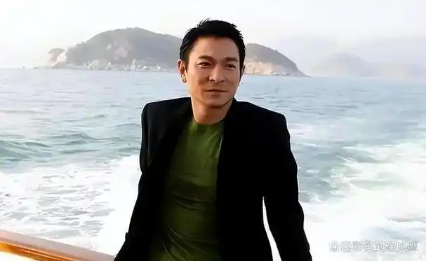 传62岁刘德华再做爸爸!华仔仅三字回应,评论区祝福满天飞