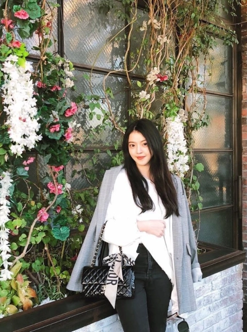 王中磊女儿近照,王文也"千金腿"受夸赞,难怪会得柯震东的追求