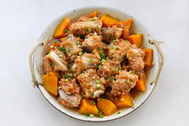 红烧排骨吃腻了,试试这个做法,香嫩入味营养不流失,老少皆宜!