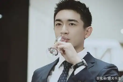 林更新寸头帅气阳光,贵公子范十足,网友:休想用颜值迷惑我!