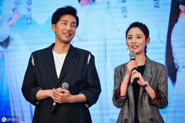 在剧中,他饰演的这个角色亦正亦邪,并非完全的坏人