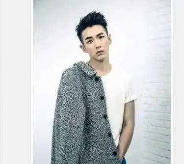 萧亚轩直播接吻曾谈过17个男友有一种女人只会越活越有魅力