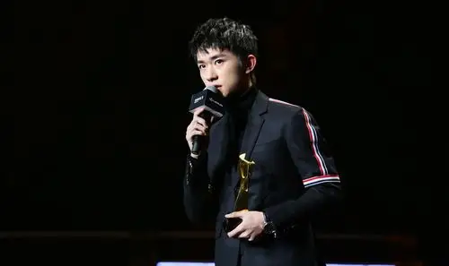 易烊千玺杨洋剪短发邓伦马天宇换发型时尚先生们谁转变最大