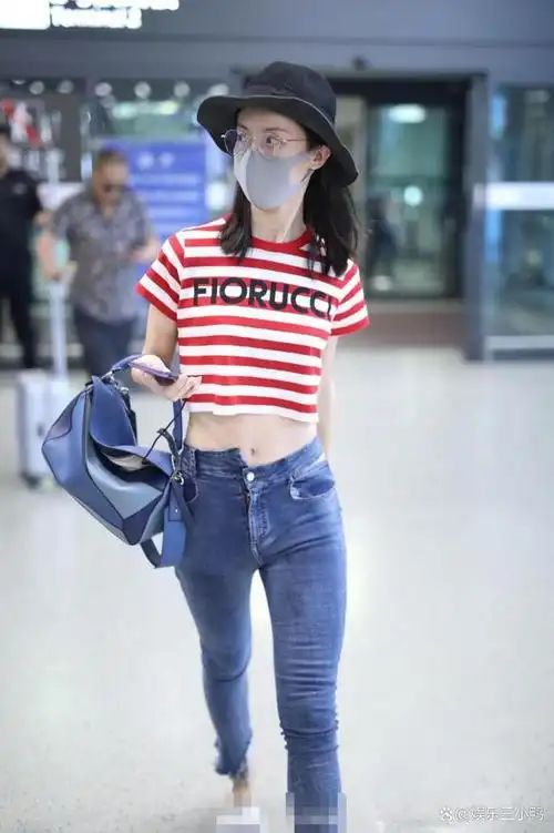 金晨却毫不掩饰自己的身材问题,直截了当地展现在众人面前.