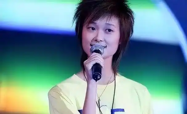 李宇春,2005年《超女》全国总决赛的第一名,可以说是内地娱乐圈的"