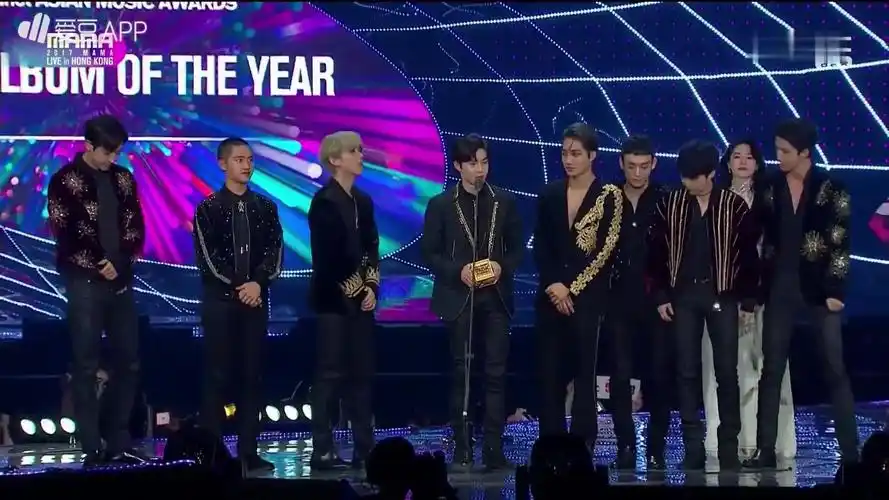 kai个人solo以及exo全体mama领奖舞台