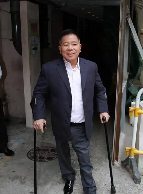 黎姿老公,在大众眼里又丑又残,但是他却是女神最终