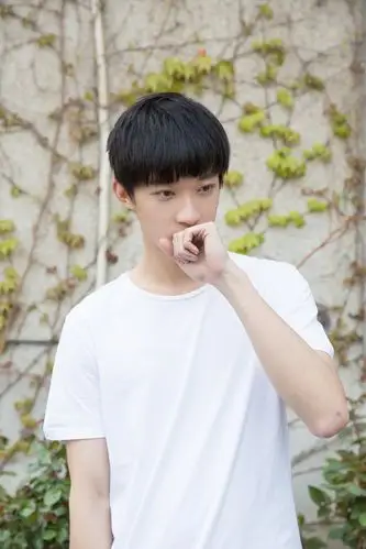 这位身高185,外形清新帅气的校草是中央音乐学院钢琴系学生,师从著名