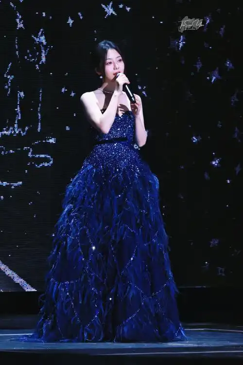 谭松韵爱奇艺尖叫之夜##谭松韵唱青春无恙梦回归路