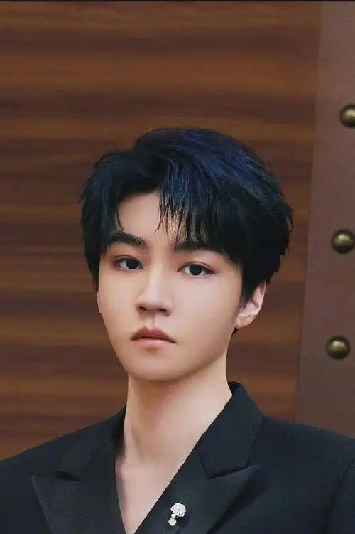 tfboys染了同一发色#那就期待下十周年舞台上王俊凯即将令人经验的