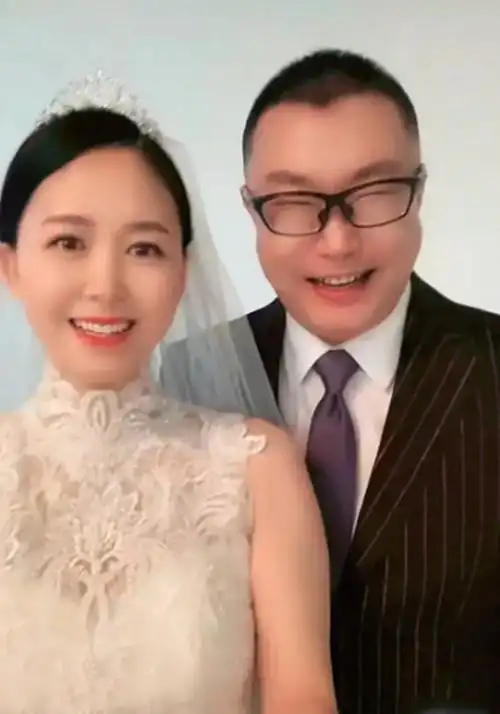 尹相杰晒出与新婚妻子日常,做炒花蛤获得称赞,网友:公开秀恩爱