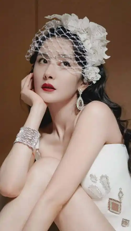 女明星红毯出圈名场面合集!美爆了