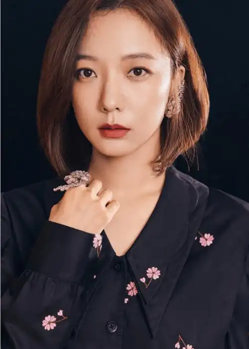 希望王珞丹早日找到自己的缘分,早日让父母和家人内心的纠结和焦虑烟