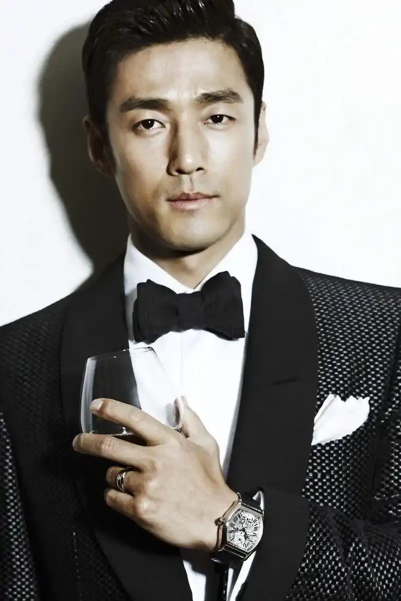 韩国男星池珍熙52岁,身高178,他28岁才出道,却凭借儒雅 - 抖音