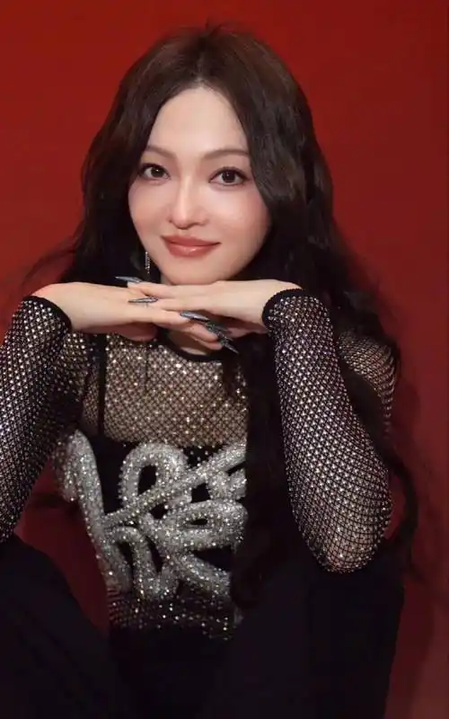 张韶涵的"孤岛"故事:投资小岛遭遇生态难题,昔日豪宅如今成无奈回忆