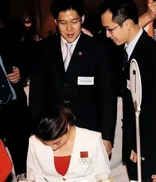 曝吴敏霞难嫁霍启山原因:男方没追,没人做媒,霍震霆没递橄榄枝_郭晶晶