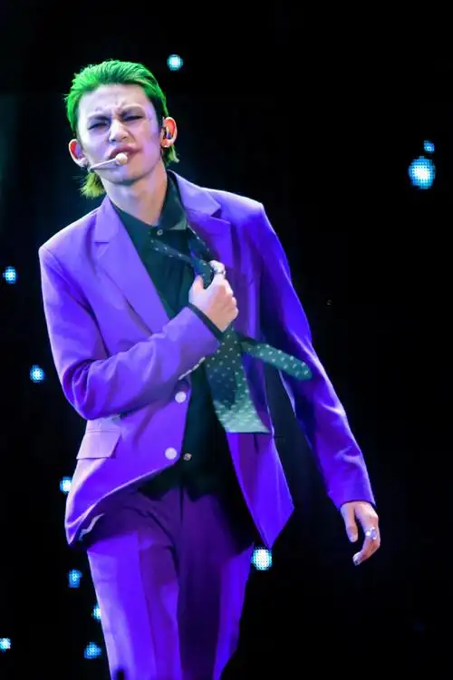 小鬼王琳凯cosplay《蝙蝠侠》小丑酷炫写真