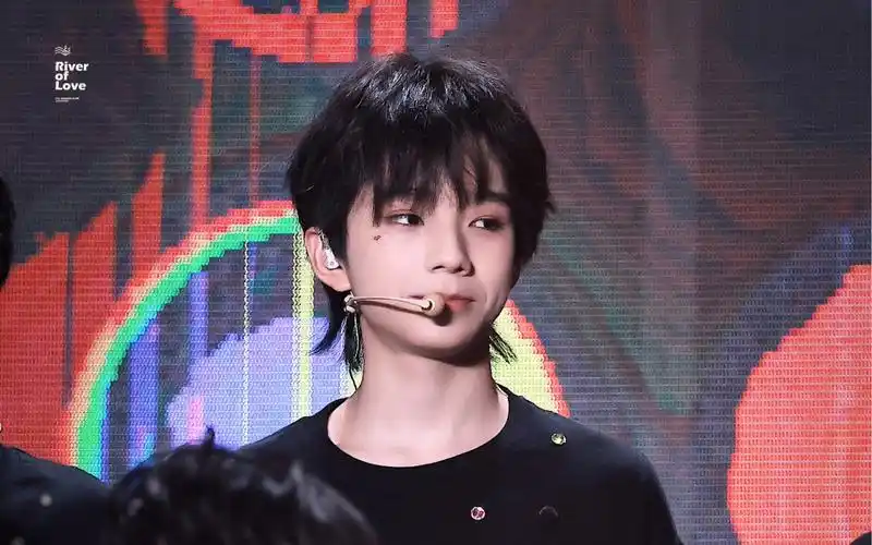 tf家族新春音乐会王橹杰街舞少年focus