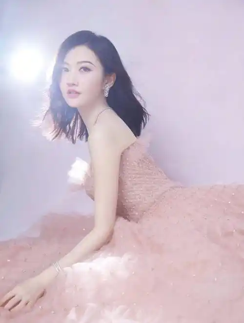 景甜粉红抹胸连衣裙性感写真_气质_大片_身材