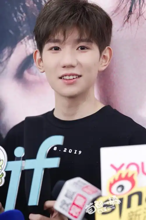 听见巨响了吗 王源帅爆了 99闷青色的头发特别好看@tfboys-王源