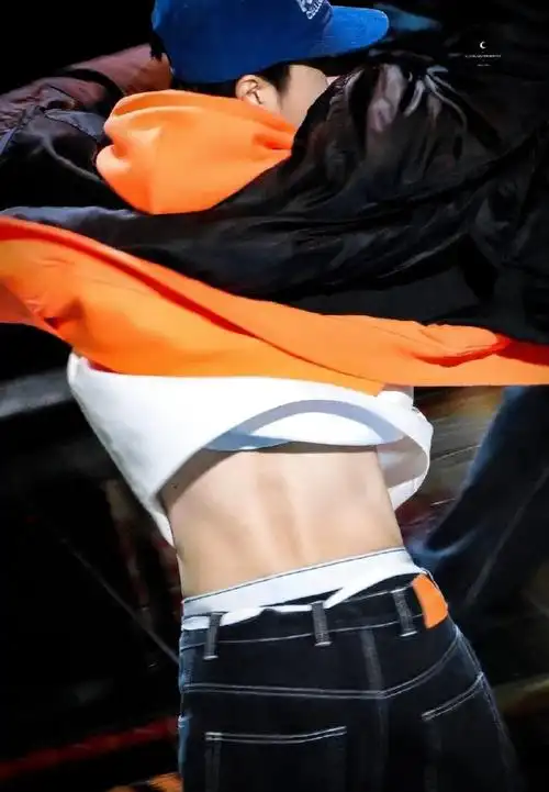 跳舞肌肉线条都感觉特别充满力量嘿嘿(2961ω6129)#王一博