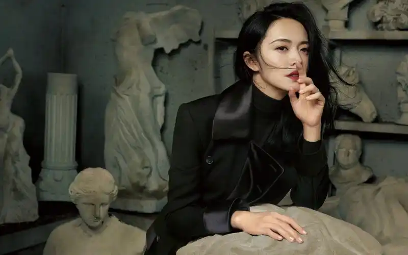 姚晨干练酷美高清桌面壁纸