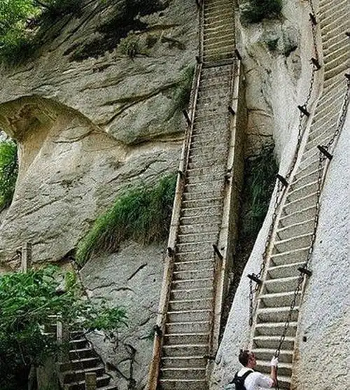 挑战华山险,一览众山小