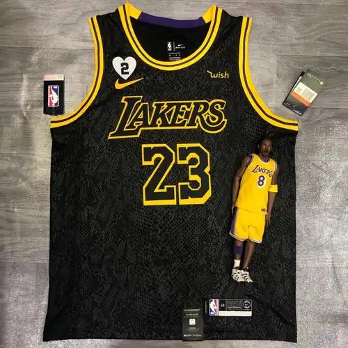 你不会忘了这款湖人黑色蛇纹主场经典款球衣