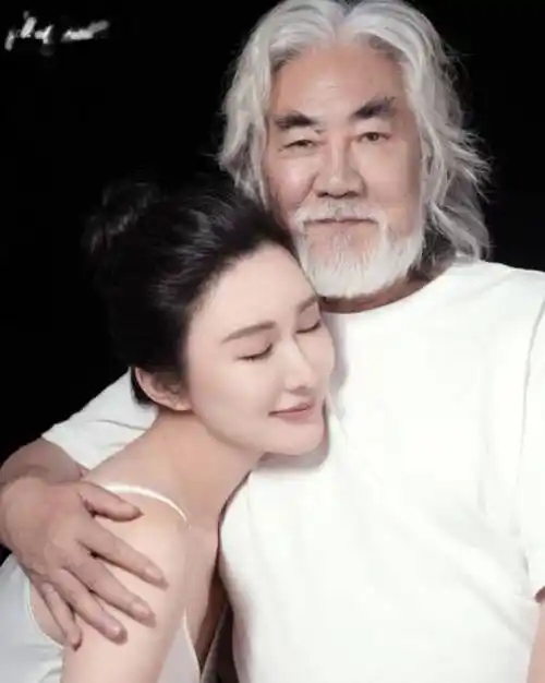 73岁张纪中再当爸42岁娇妻官宣怀4胎