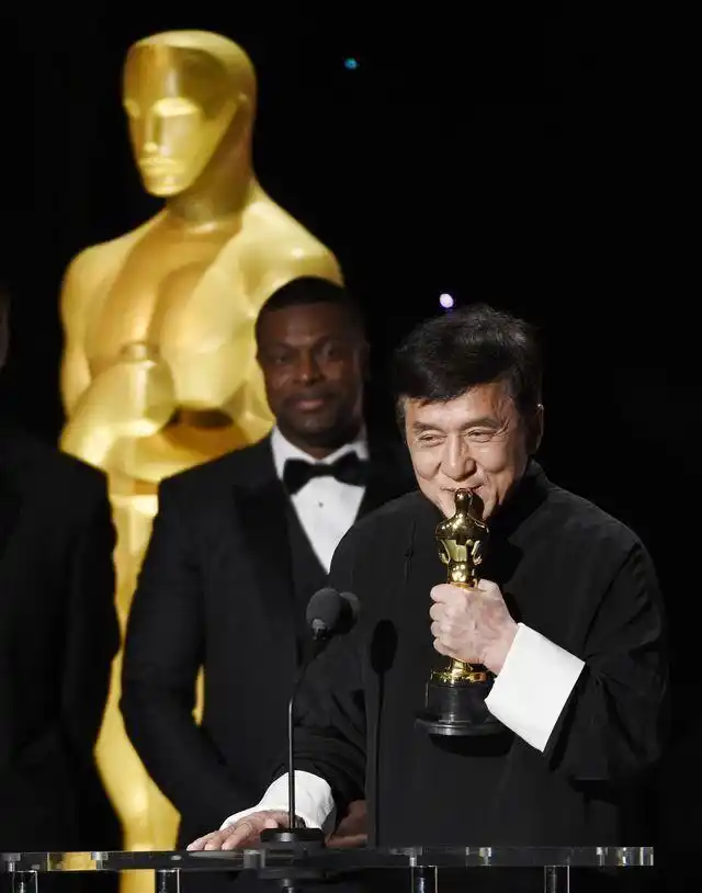 成龙获奥斯卡终身成就奖.(图片署名: 东方ic)
