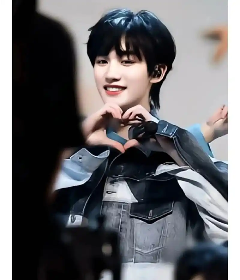 丁程鑫神图(真的绝了)   迫不及待的分享一波小丁 真帅啊,爱了爱了 谁