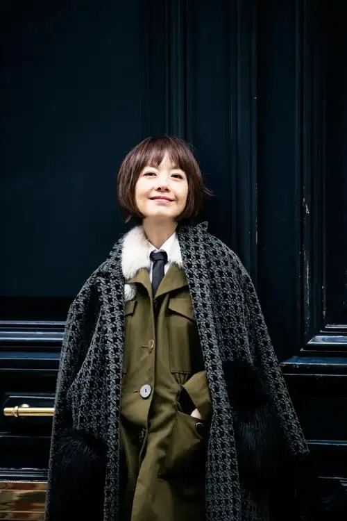 鲁豫跃升时尚界宠儿 巴黎街头上演时尚大片