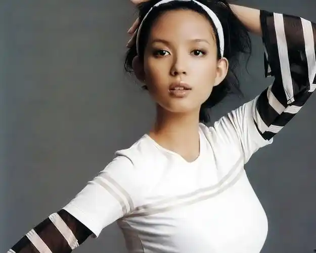 明星张梓琳写真