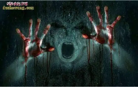 一种恐怖满手是血的灵异鬼照片倒计时恐怖灵异鬼照片男子身后有鬼影