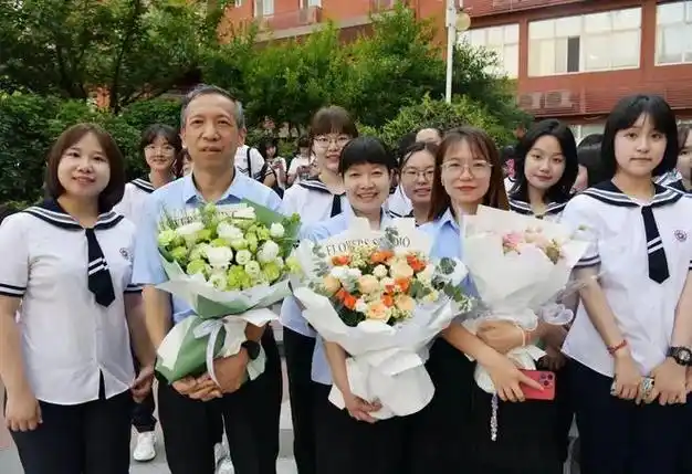 祝贺西安铁一中学2023届毕业学子前程似锦梦想再启航