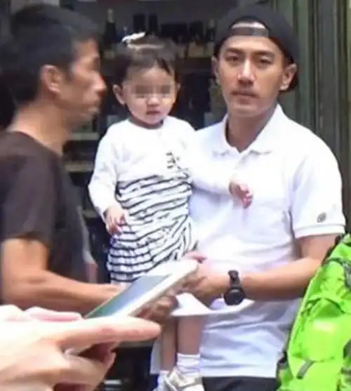 "星二代"小糯米,正脸特别像妈妈杨幂,网友调侃这就是复制粘贴