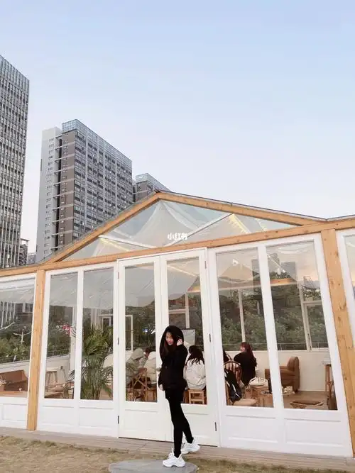 玻璃屋的下午茶