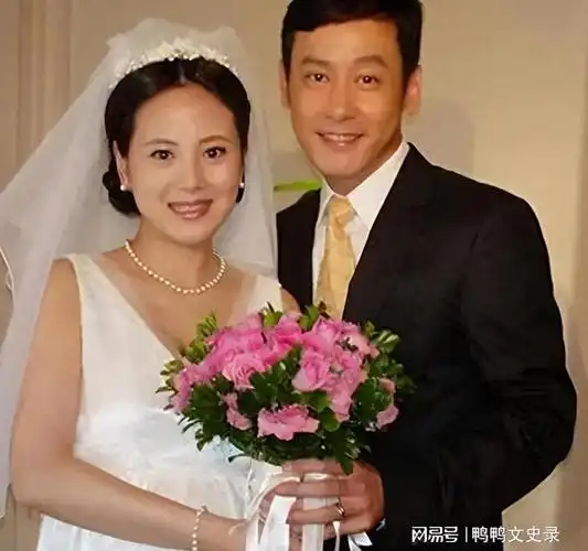 她甘心退圈做家庭主妇,却被演员丈夫抛弃,今44岁为儿子保持单身|孙俪