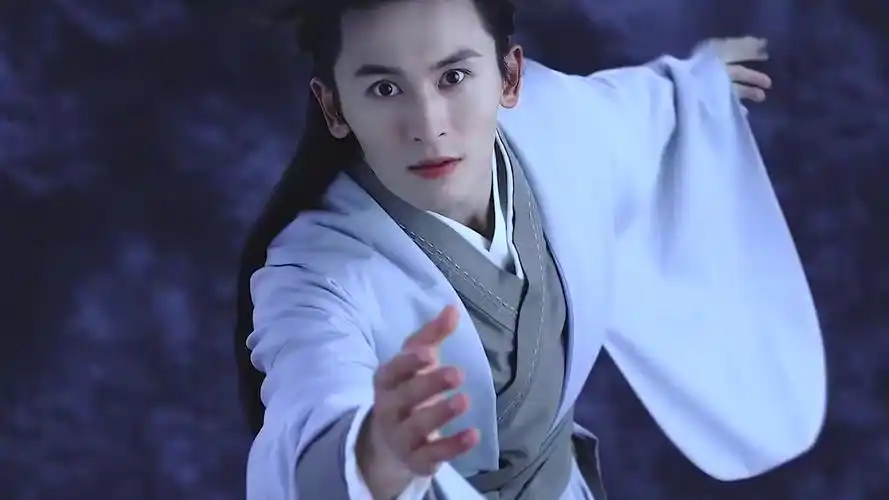 美妆博主周子舒vlog更新:应邀!老公辨认化妆品大挑战