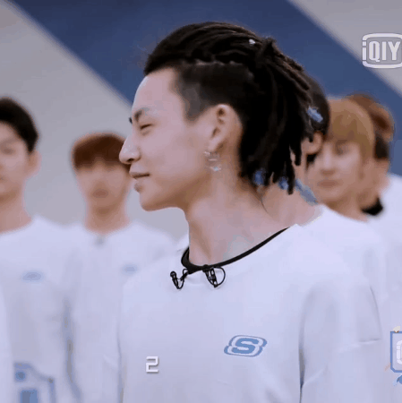 小鬼王琳凯 gif动图