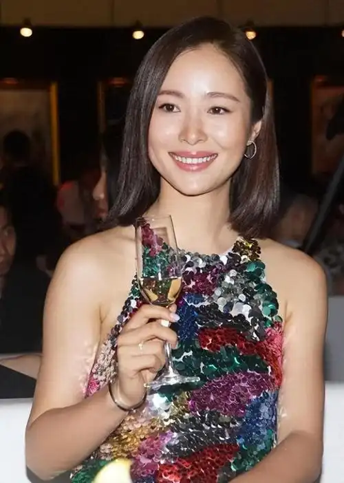 江一燕搂得不是吴镇宇而是整个娱圈的丑陋他们什么关系