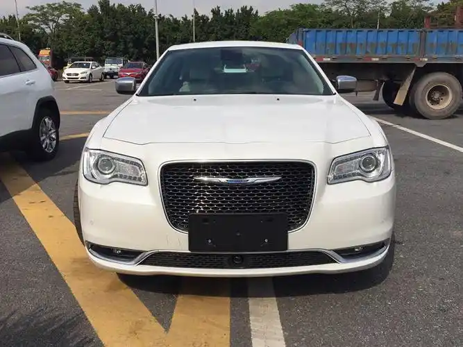 > 克莱斯勒新款300c实拍