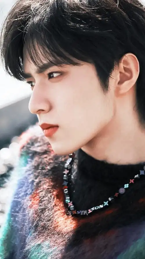 刘耀文 lv阿那亚男装大秀