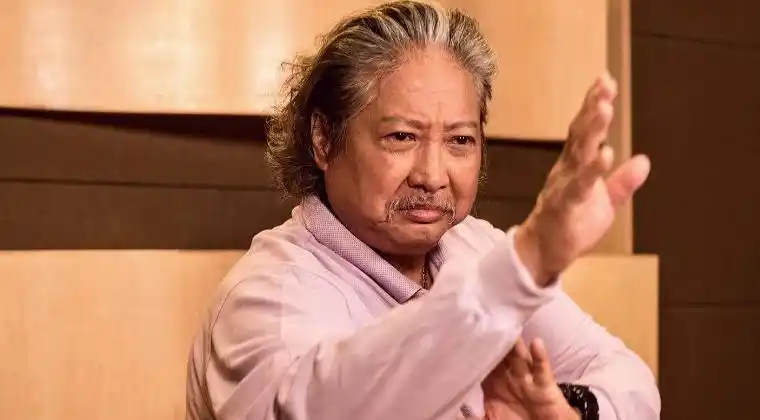 70岁洪金宝近照曝光面色憔悴瘦到脱相儿媳称是断食法瘦身