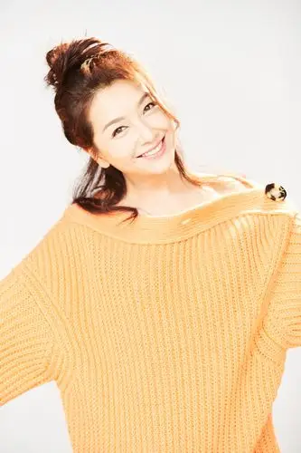 江珊最新时尚大片 清新优雅尽显女性魅力