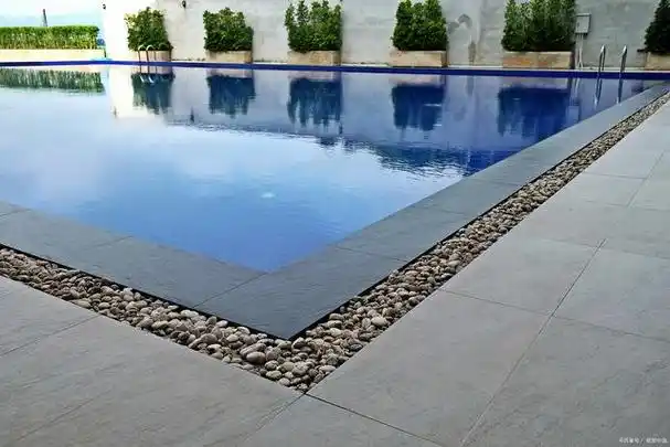 静水面喷泉水景是水景中最基本的一种形式,多以水池,渠道等类型出现