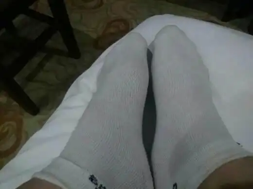 新高一军训住校,我穿袜子睡的,醒来后睡不着了,这是我两天睡觉朋友给