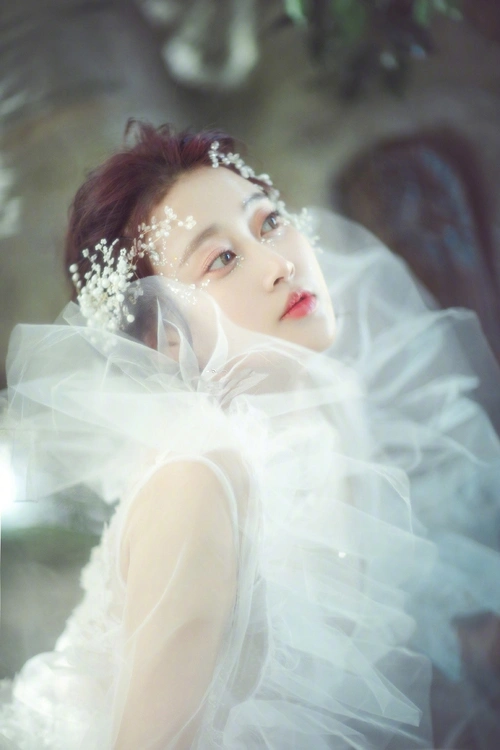 孙侨潞去世一周年妈妈来海上看望鸣笛时引来蝴蝶细节惹人泪目