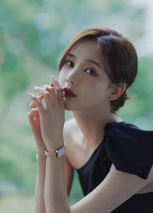 美女明星李一桐:清纯美丽,笑容甜美