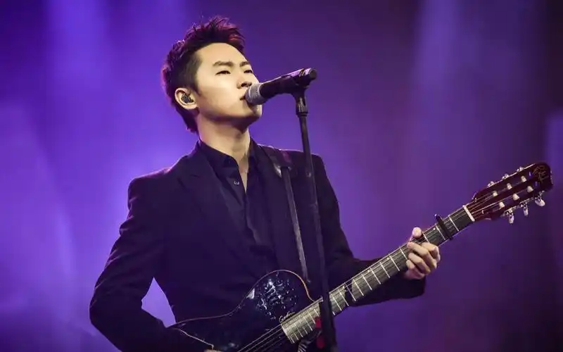 活动作品小白歌梁博男孩尤克里里单音指弹版